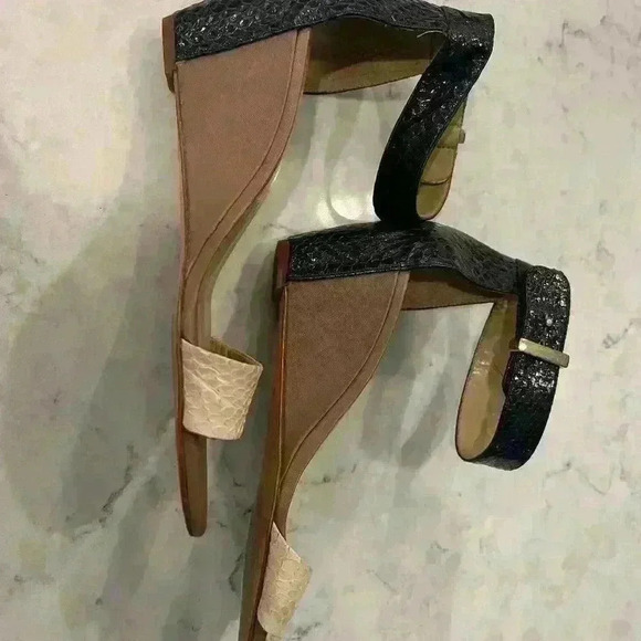 Ann Taylor Black and Cream Wedge Heel Size 7.5 - Picture 3 of 7